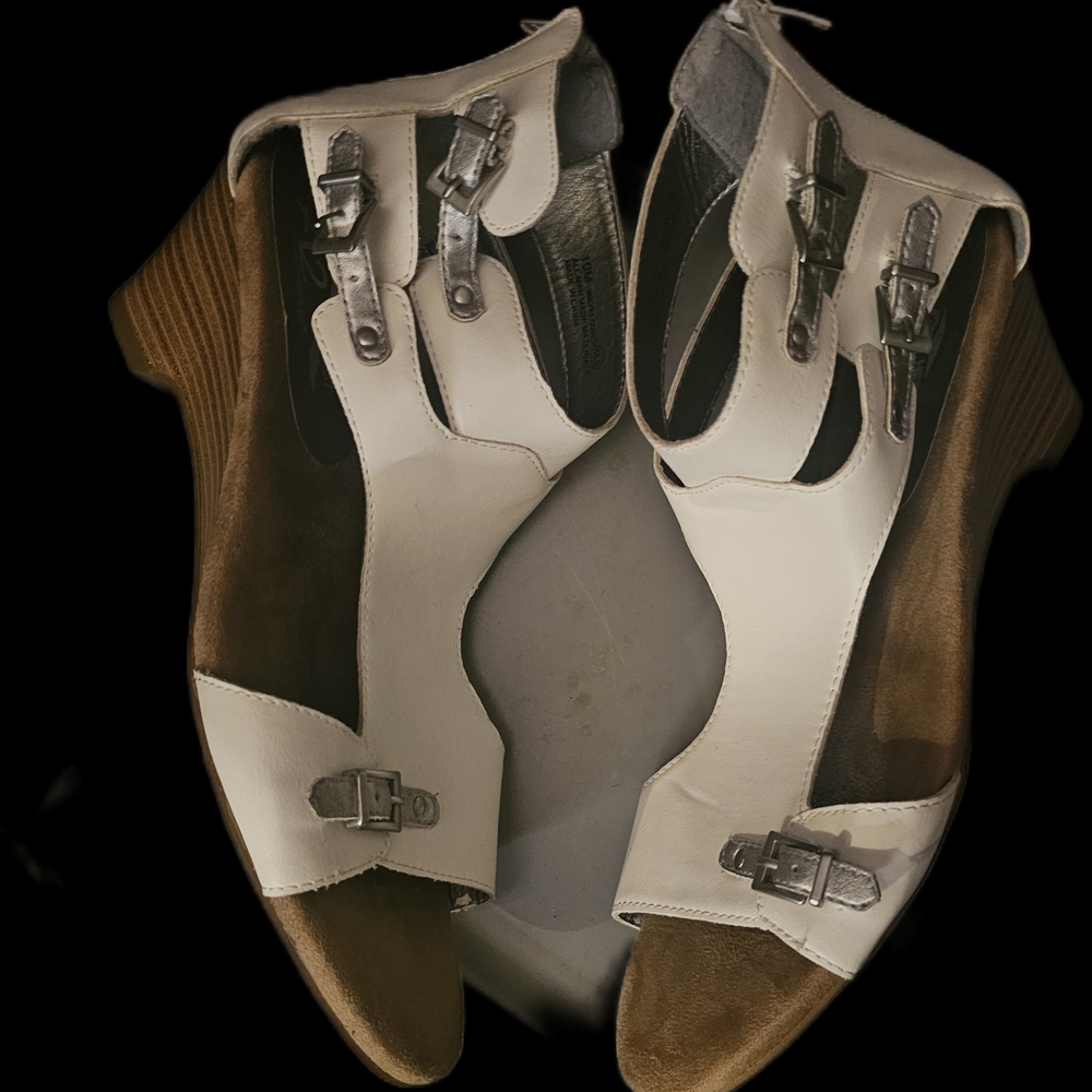 A2 By Aerosoles White and Brown Wedge Sandals